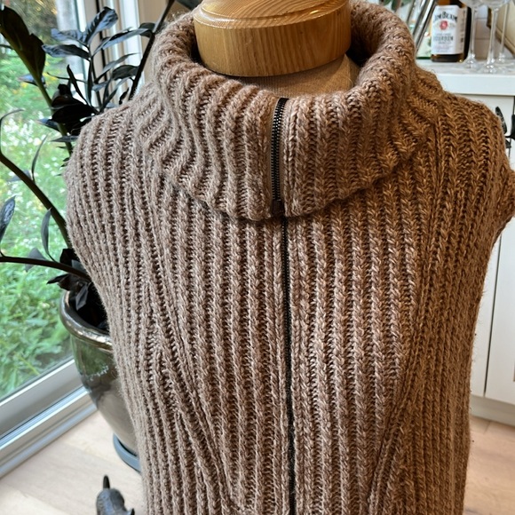 VGUC Vince long 2 way zip front soft chunky knit high neck sleeveless cardigan - Picture 3 of 9